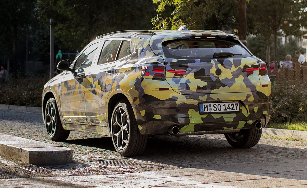 BMW X2 в легком камуфляже замечен в Милане