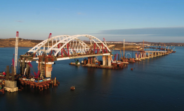 Завершена морская операция по установке арки Крымского моста Завершена морская операция по установке арки Крымского моста