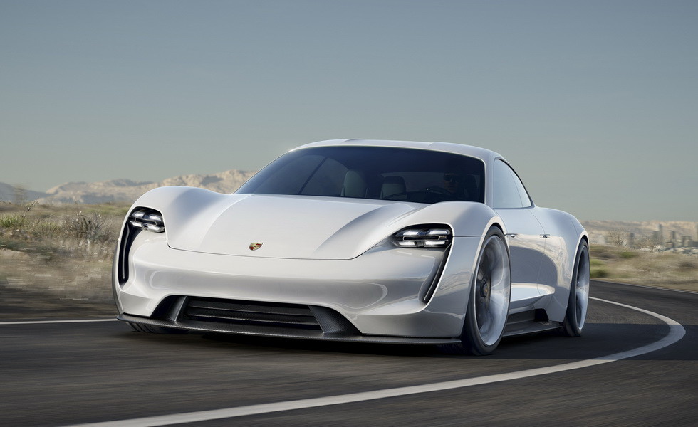 Электрический спорткар Porsche Mission E уже вышел на дорожные тесты