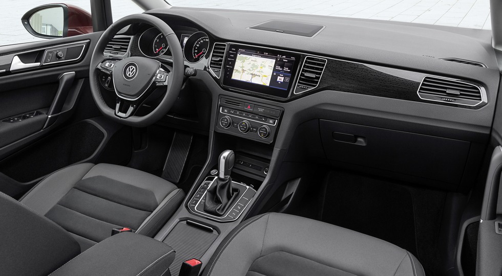 В Европе дилеры принимают заказы на обновленный VW Golf Sportsvan
