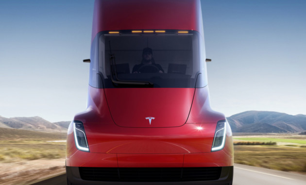 Динамику грузовика Tesla показали на видео