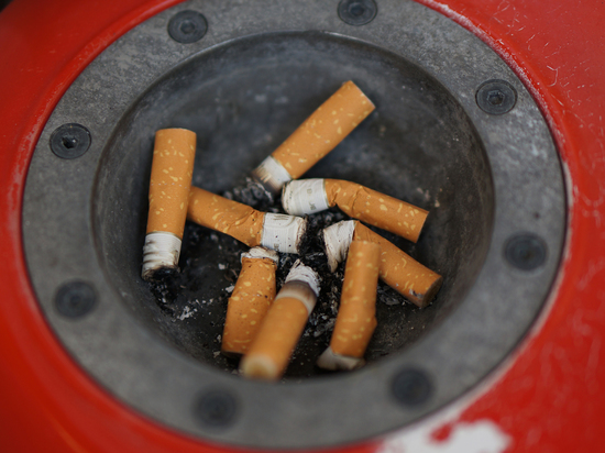 Бабушку-курильщицу сдуло с балкона ураганным ветром Бабушку-курильщицу сдуло с балкона ураганным ветром