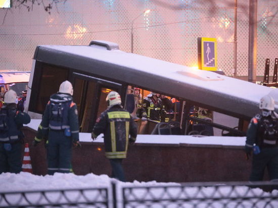 Автобус-убийца на «Славянском бульваре»: причиной трагедии могла стать бутылка воды