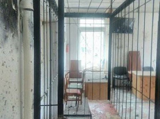 Украинский пенсионер взорвал обвиняемых в зале суда из-за волокиты Украинский пенсионер взорвал обвиняемых в зале суда из-за волокиты