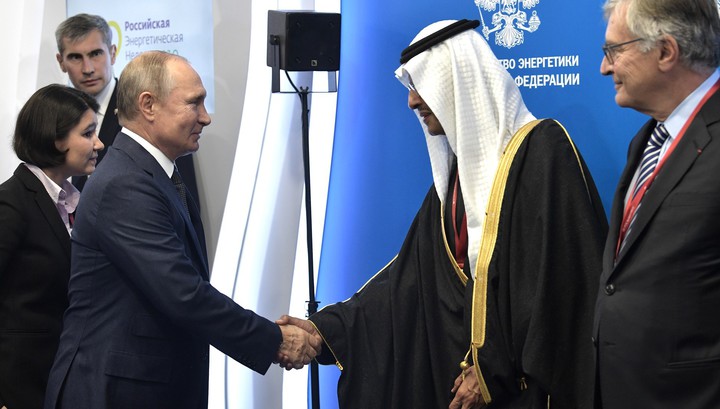 Россия и Саудовская Аравия активно делят рынок нефти
