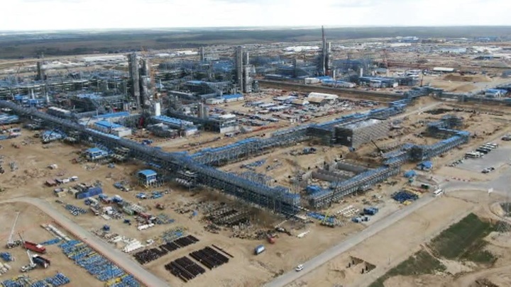 Военные дезинфицируют Амурский ГПЗ