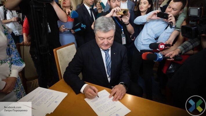 Порошенко грозит России тяжелыми последствиями за арест Навального